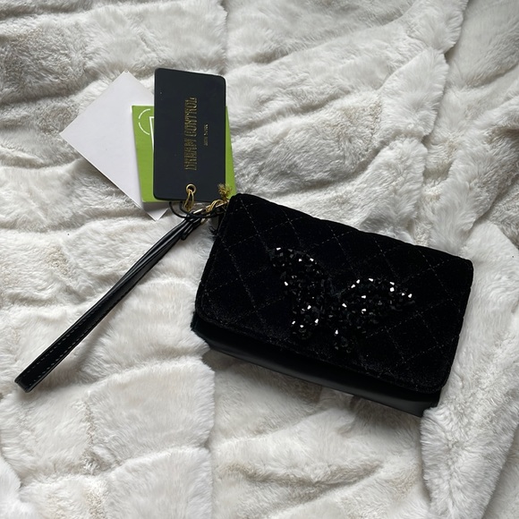 Dream Control Black Velvet Vegan Leather clutch NEW - Picture 1 of 4